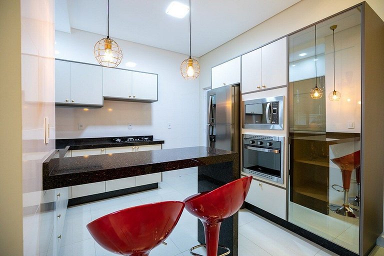 Novíssima e linda casa com PISCINA na região central de Foz