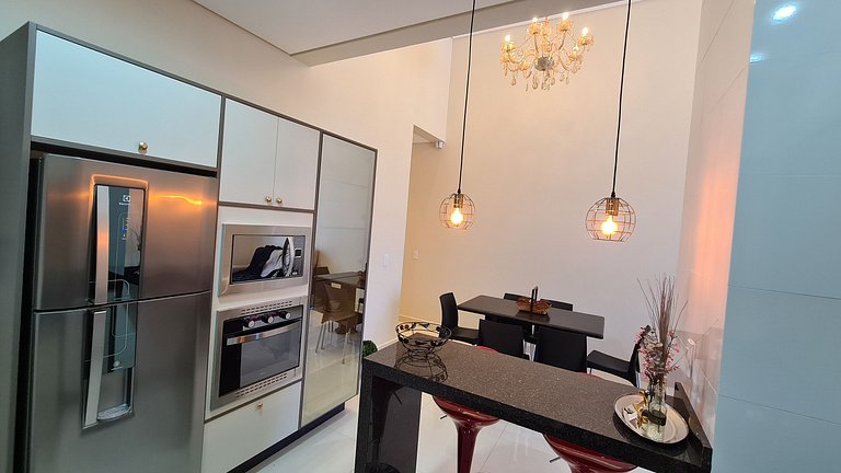Novíssima e linda casa com PISCINA na região central de Foz