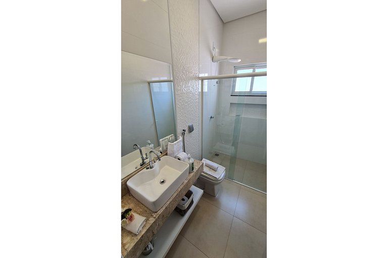 Novíssima e linda casa com PISCINA na região central de Foz