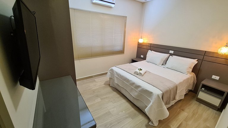 Novíssima e linda casa com PISCINA na região central de Foz