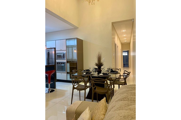 Novíssima e linda casa com PISCINA na região central de Foz