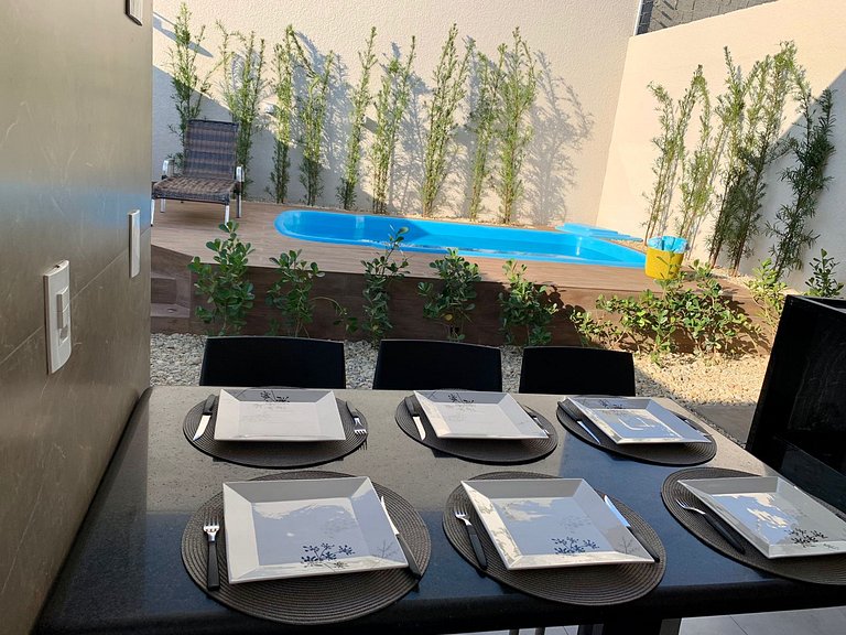 Novíssima e linda casa com PISCINA na região central de Foz