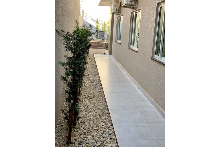Novíssima e linda casa com PISCINA na região central de Foz