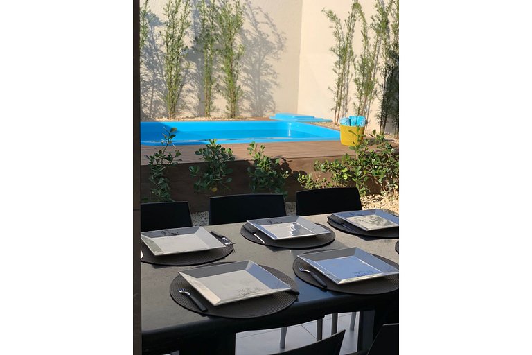 Novíssima e linda casa com PISCINA na região central de Foz
