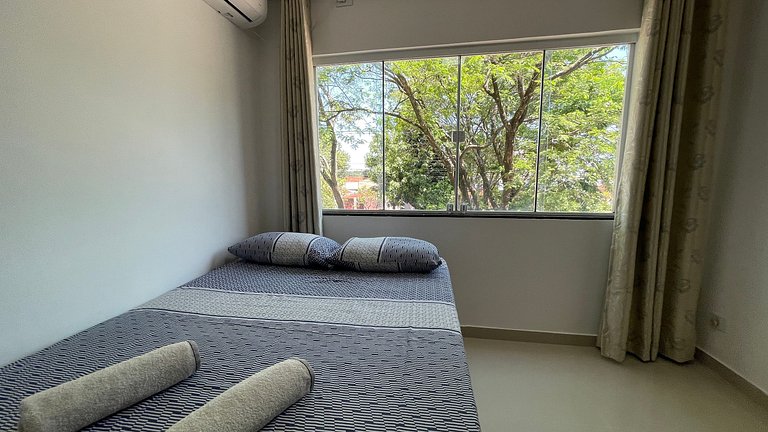 Apartamento com Suíte e Varanda na Vila A | 2 Quartos, Garag