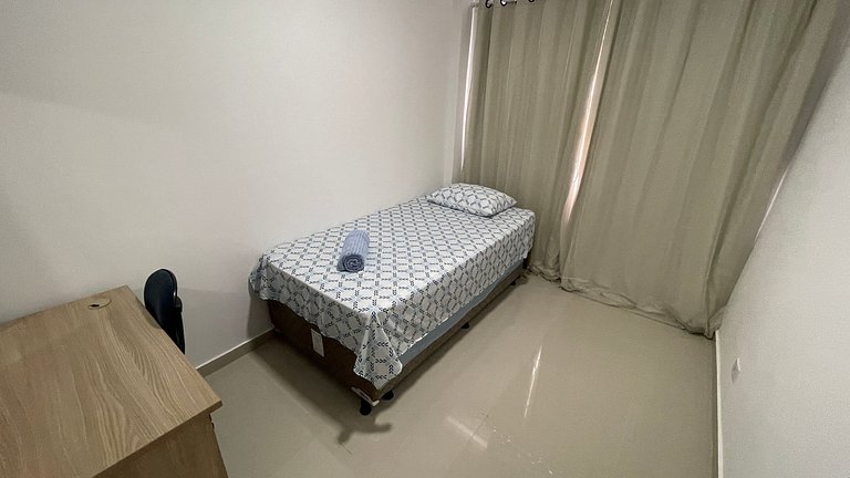 Apartamento com Suíte e Varanda na Vila A | 2 Quartos, Garag