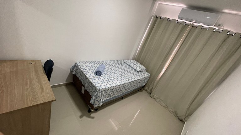 Apartamento com Suíte e Varanda na Vila A | 2 Quartos, Garag