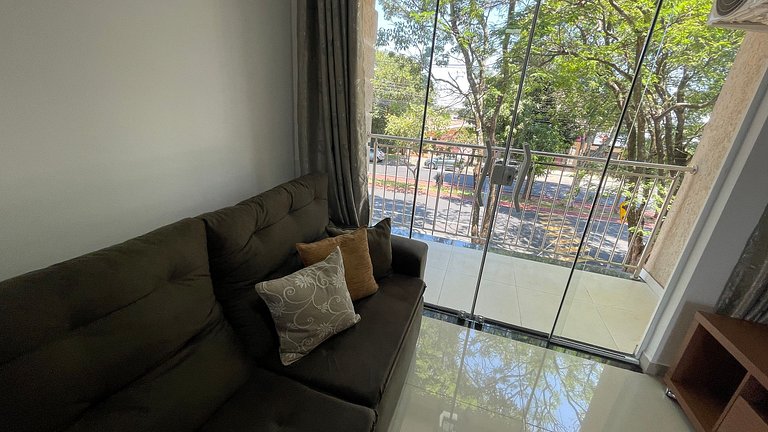 Apartamento com Suíte e Varanda na Vila A | 2 Quartos, Garag