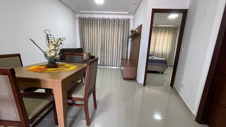 Apartamento com Suíte e Varanda na Vila A | 2 Quartos, Garag