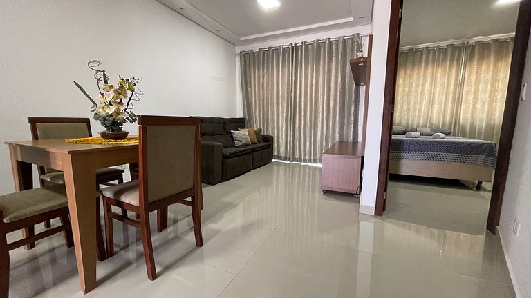 Apartamento com Suíte e Varanda na Vila A | 2 Quartos, Garag