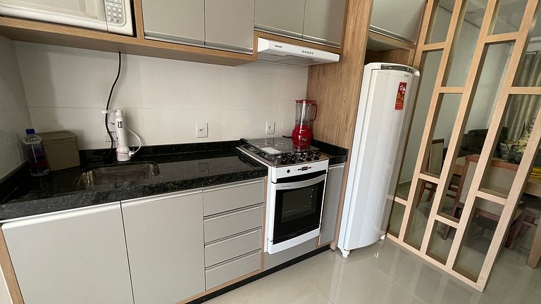 Apartamento com Suíte e Varanda na Vila A | 2 Quartos, Garag