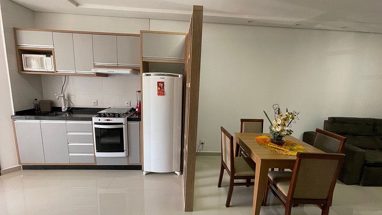 Apartamento com Suíte e Varanda na Vila A | 2 Quartos, Garag