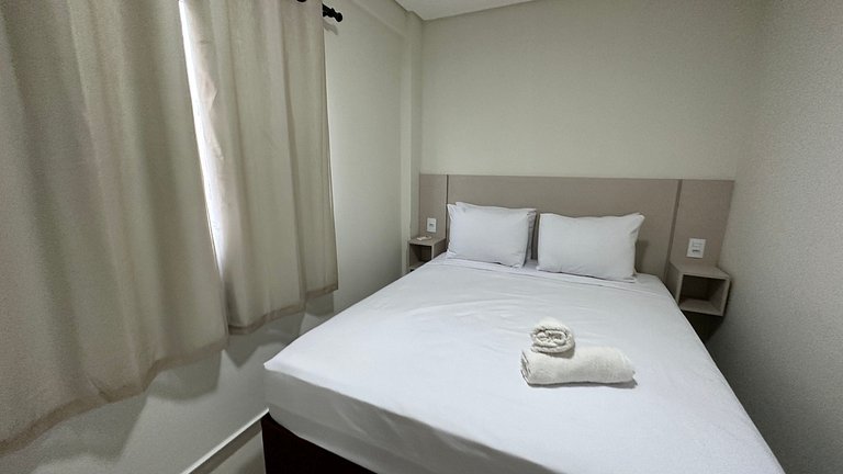 Apto com dois quartos no centro com churrasqueira