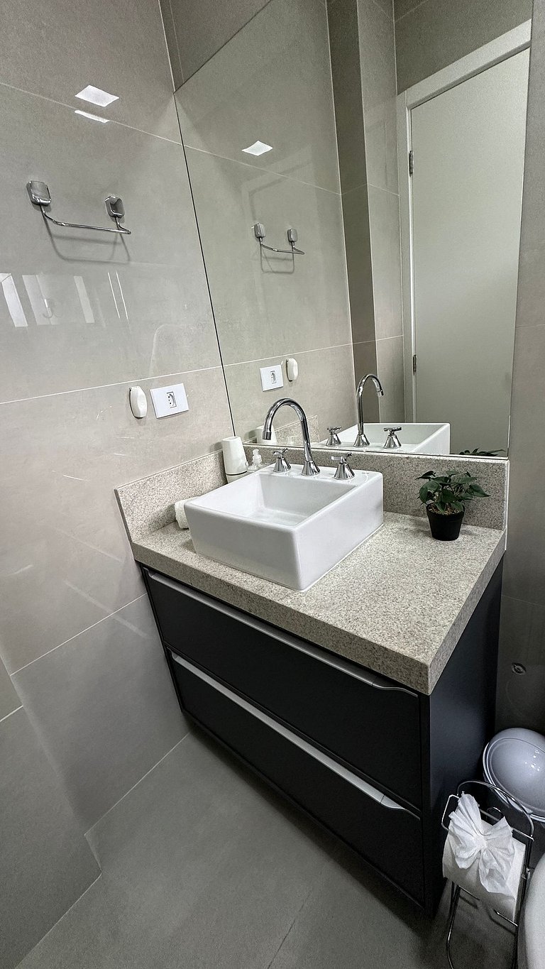 Amplo e novo apartamento a poucos passos do Shopping JL - Ce