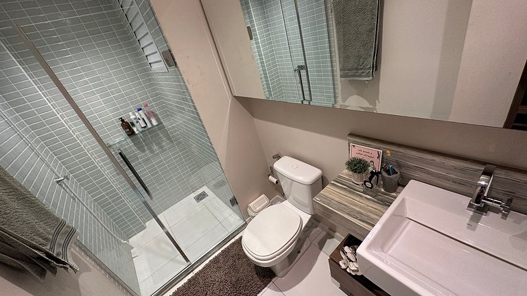 Apt com Suíte e Varanda - Centro de Foz