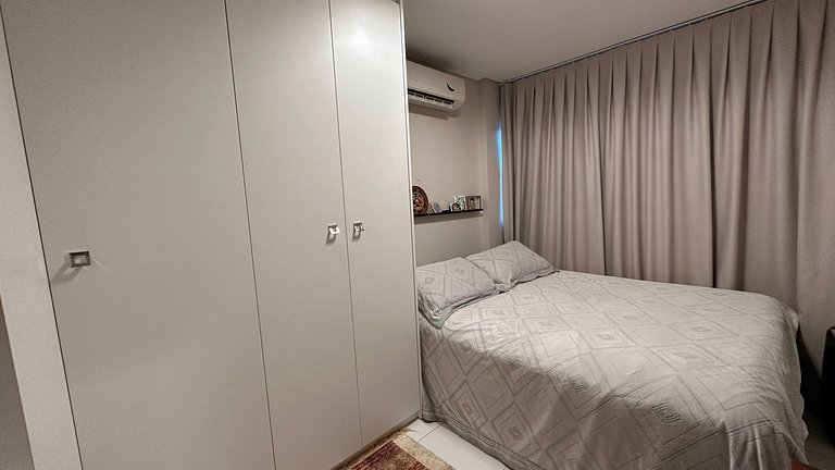 Apt com Suíte e Varanda - Centro de Foz