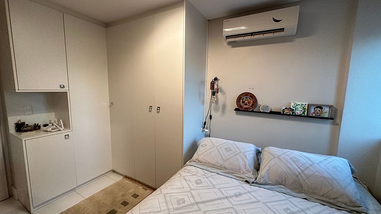 Apt com Suíte e Varanda - Centro de Foz