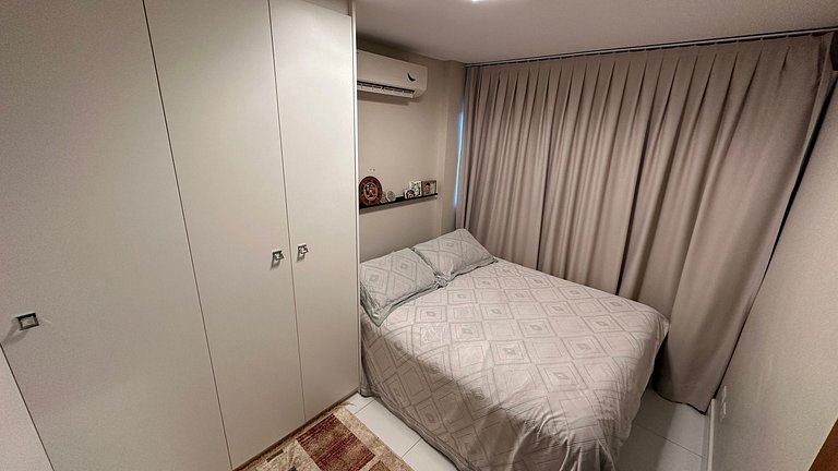 Apt com Suíte e Varanda - Centro de Foz