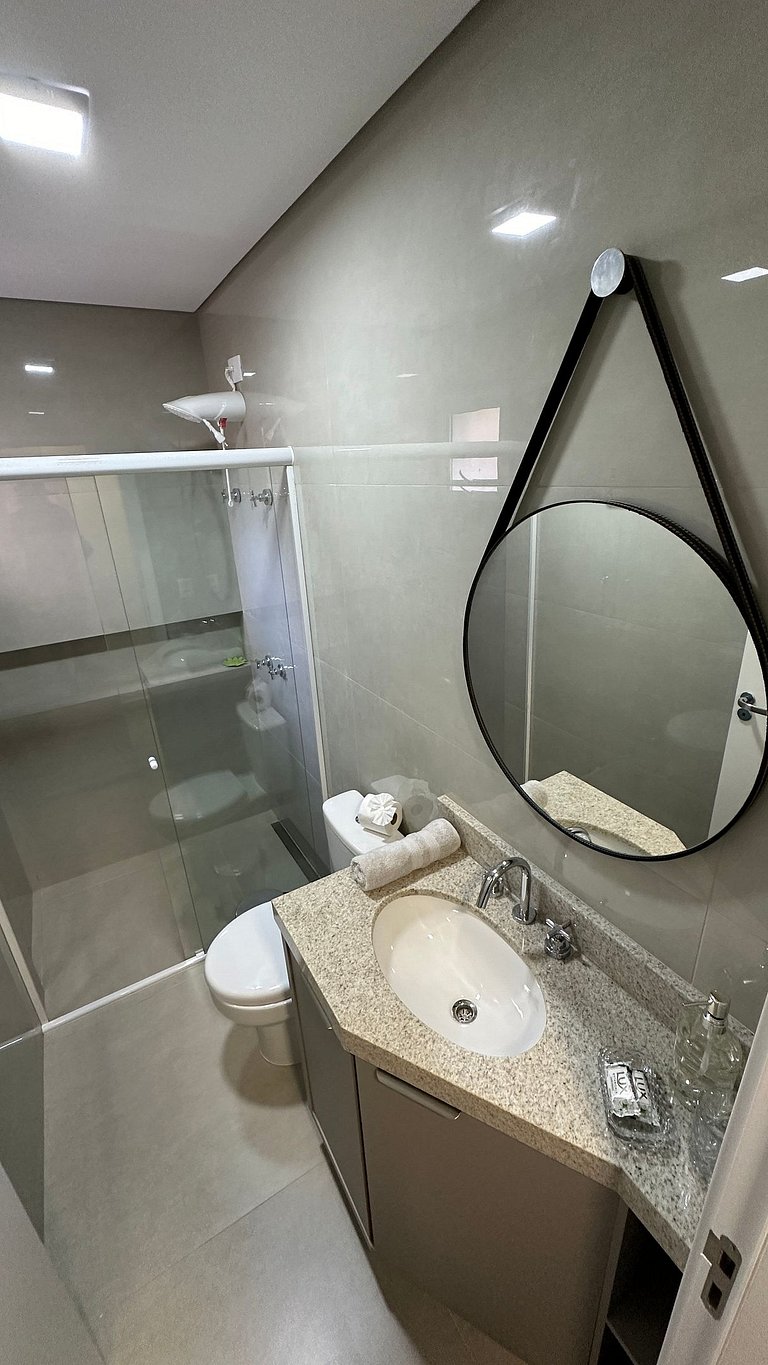 Novo e moderno apt ao lado do Shopping - Centro