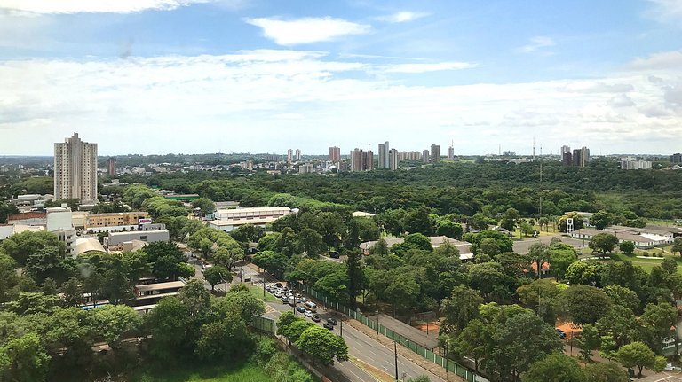 Confort apt no último andar em prédio central de Foz
