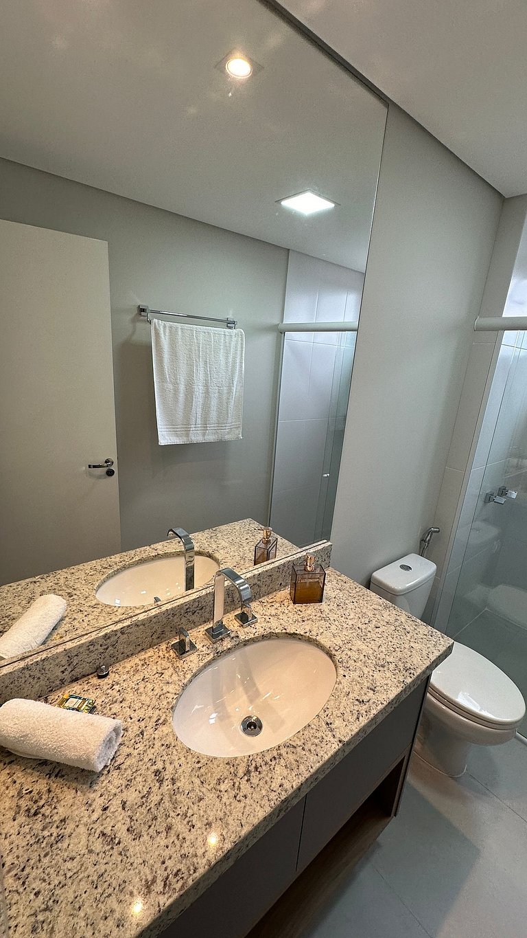 Amplo apartamento central com linda vista de Foz