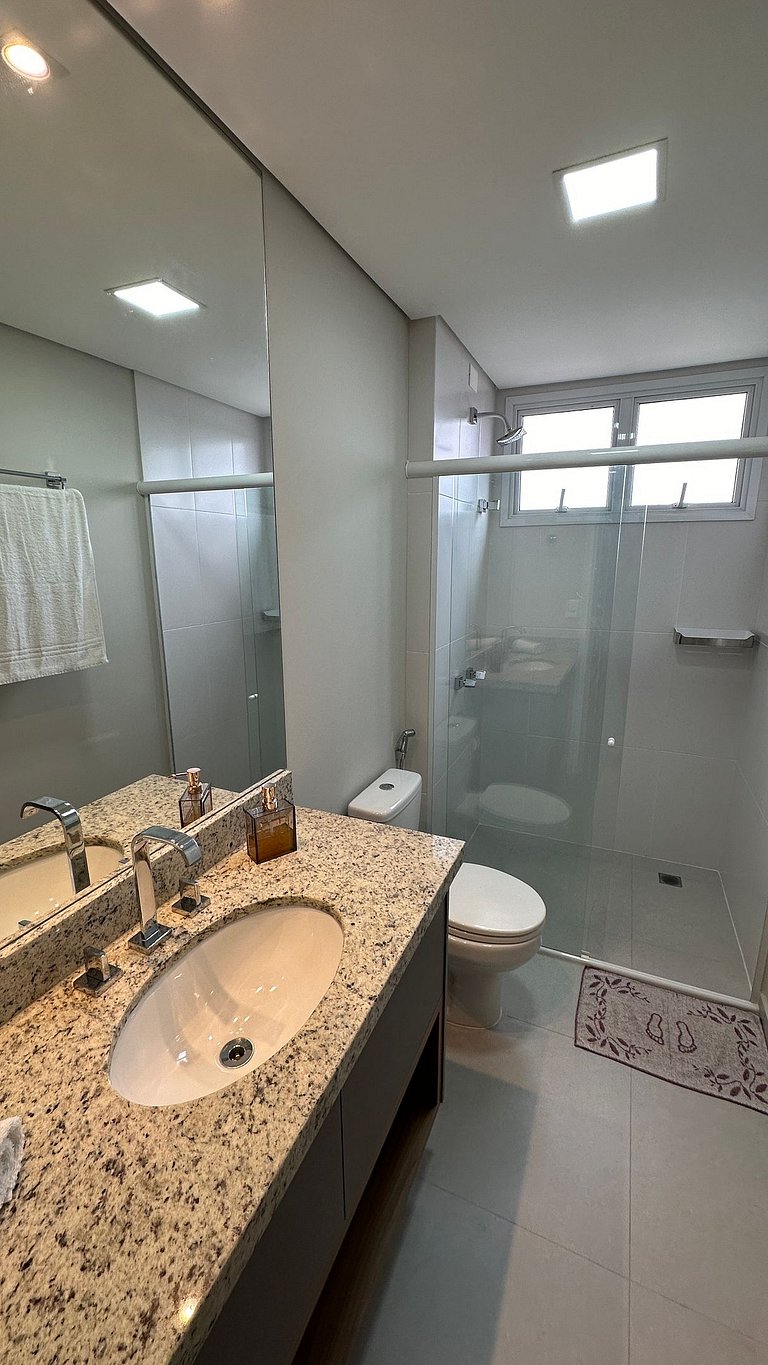 Amplo apartamento central com linda vista de Foz