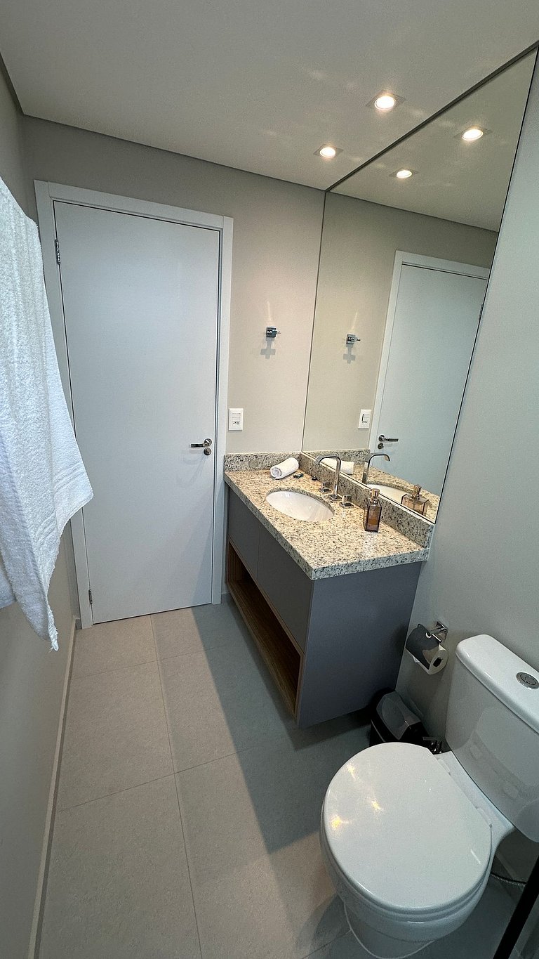 Amplo apartamento central com linda vista de Foz