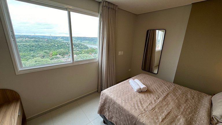 Amplo apartamento central com linda vista de Foz