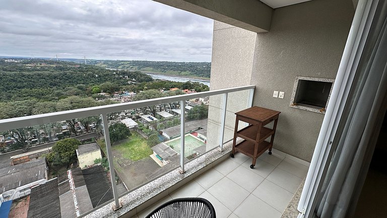 Amplo apartamento central com linda vista de Foz