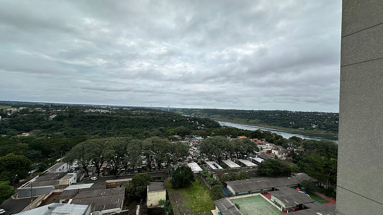 Amplo apartamento central com linda vista de Foz