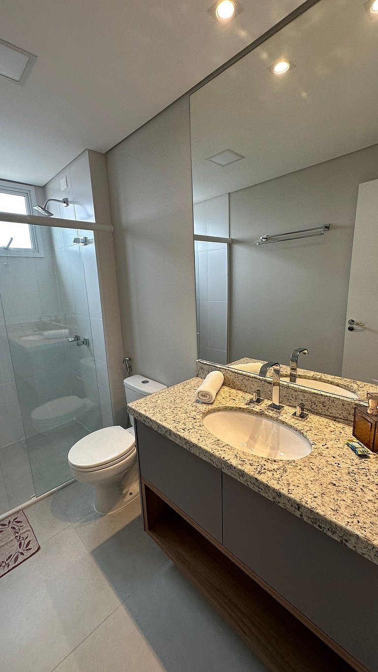 Amplo apartamento central com linda vista de Foz