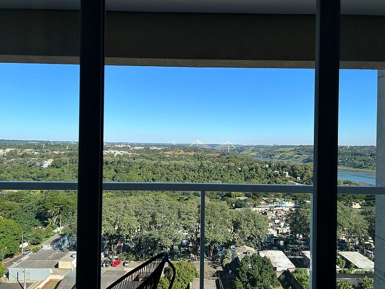 Amplo apartamento central com linda vista de Foz