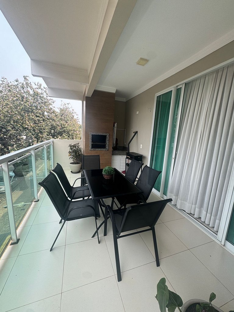 Lindo apt com varanda Gourmet no Centro de Foz