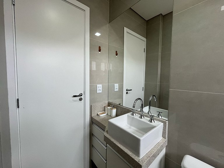 Amplo apartamento a poucos passos do Shopping JL - Centro de