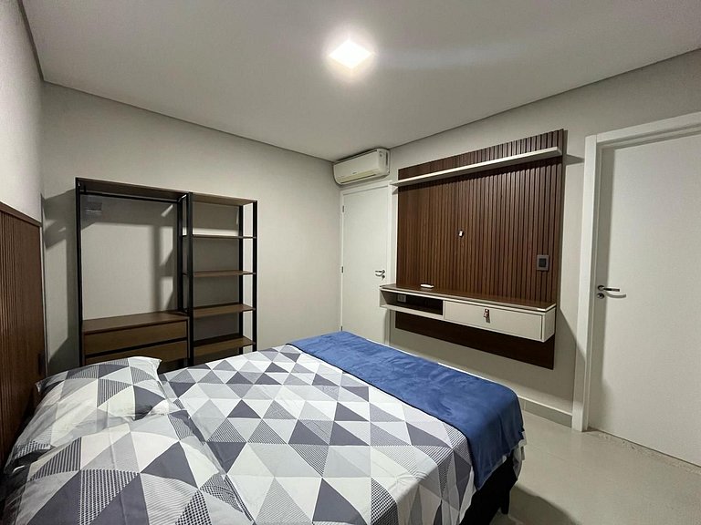 Amplo apartamento a poucos passos do Shopping JL - Centro de