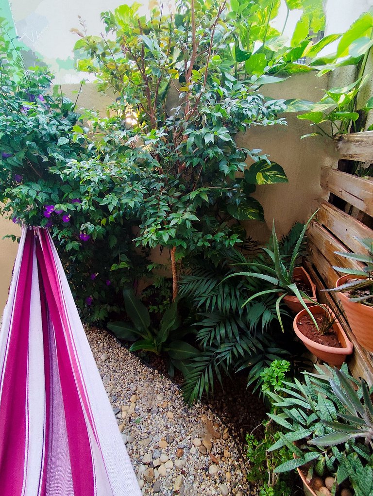 Apto c/ Jardim -Bela decoração - Seguro para criança