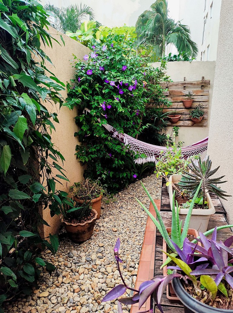 Apto c/ Jardim -Bela decoração - Seguro para criança