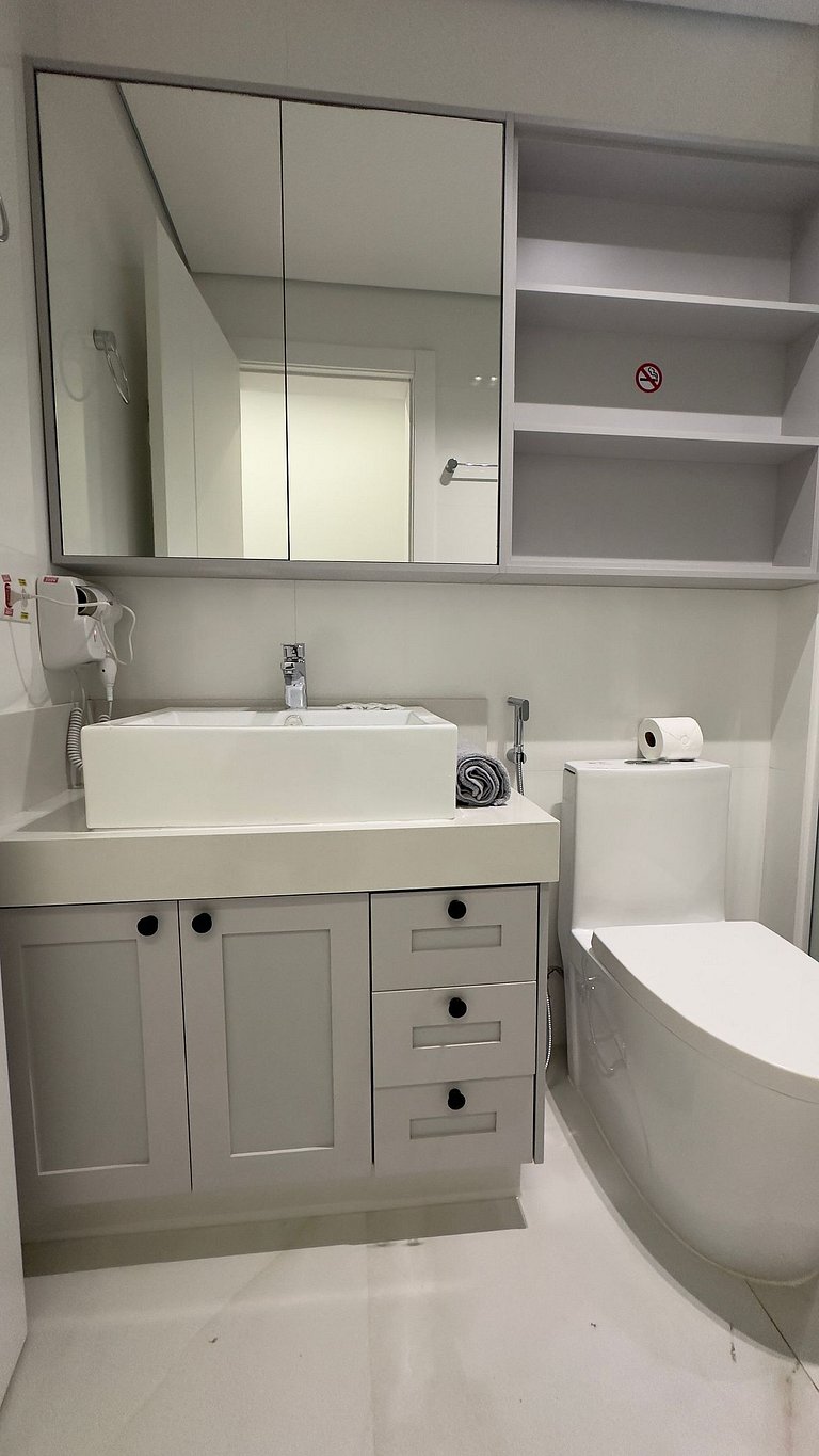 Apt Alto Padrão 19o Andar com Vista - Centro