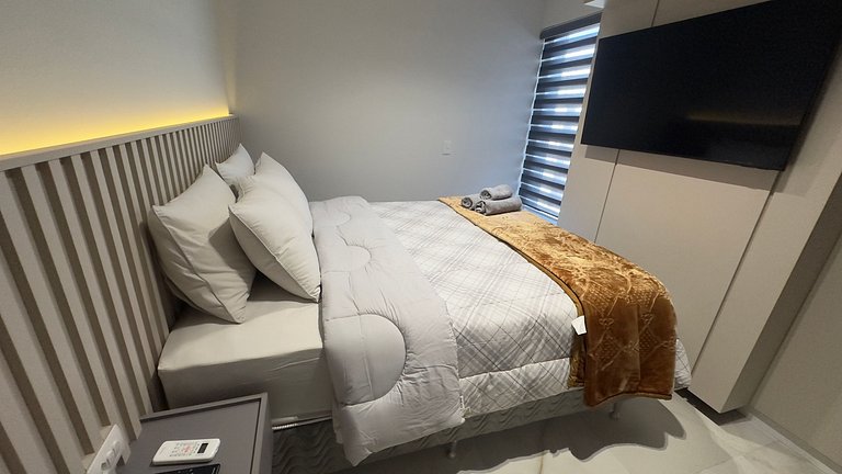 Apt Alto Padrão 19o Andar com Vista - Centro