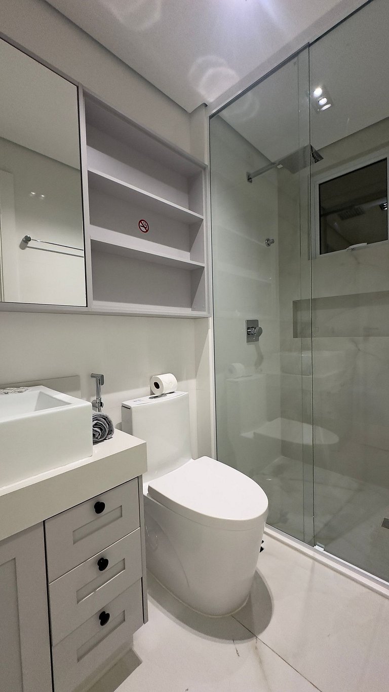 Apt Alto Padrão 19o Andar com Vista - Centro