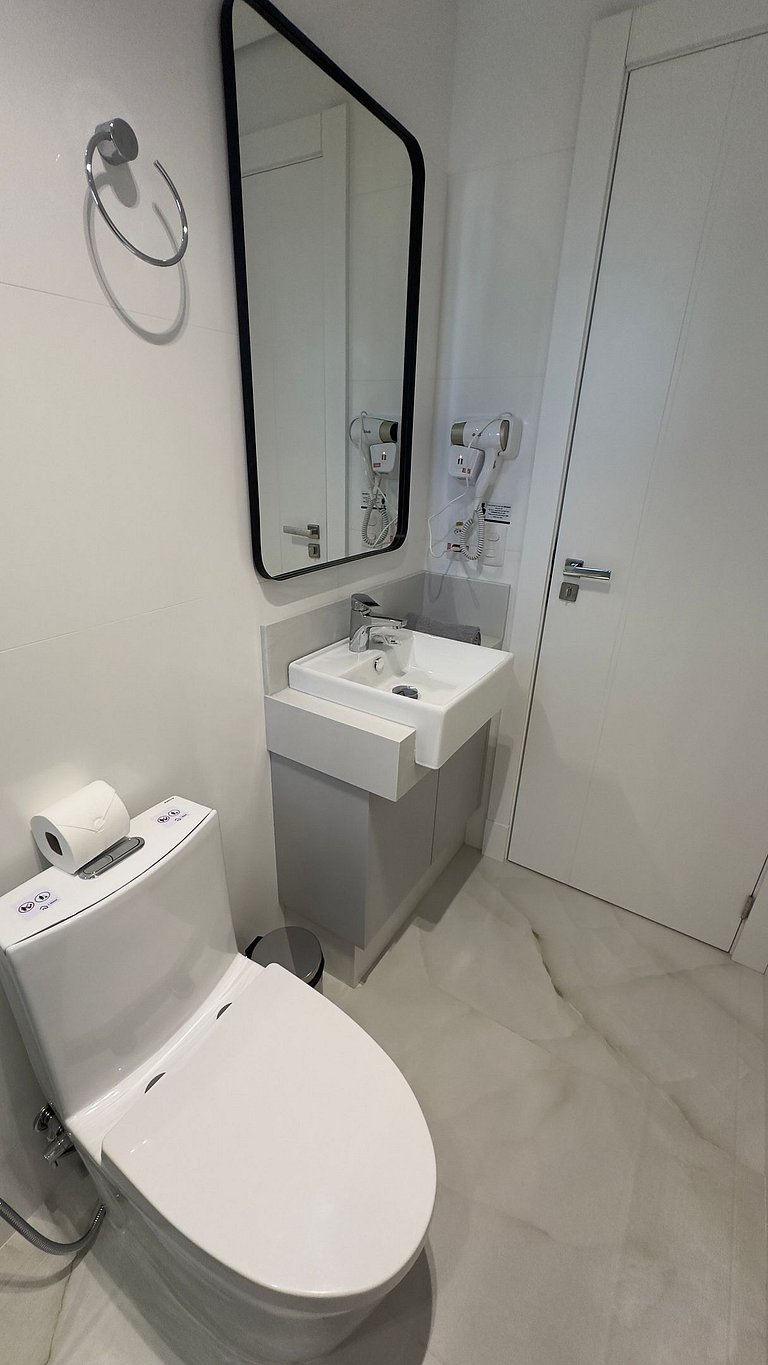 Apt Alto Padrão 19o Andar com Vista - Centro