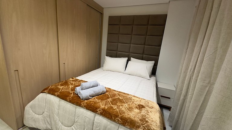 Apt Alto Padrão 19o Andar com Vista - Centro