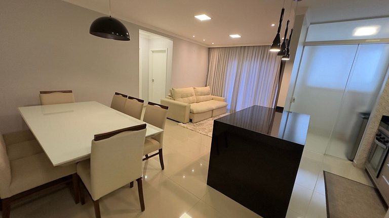 Apt com Suíte em Foz - Garagem