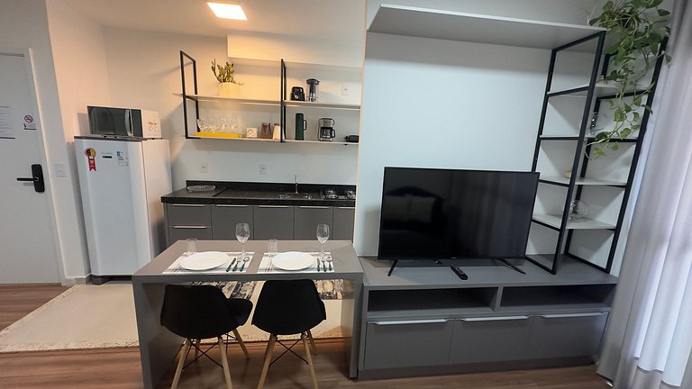 Apto lindo e aconchegante com Piscina região centr