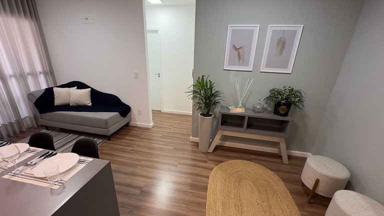 Apto lindo e aconchegante com Piscina região centr