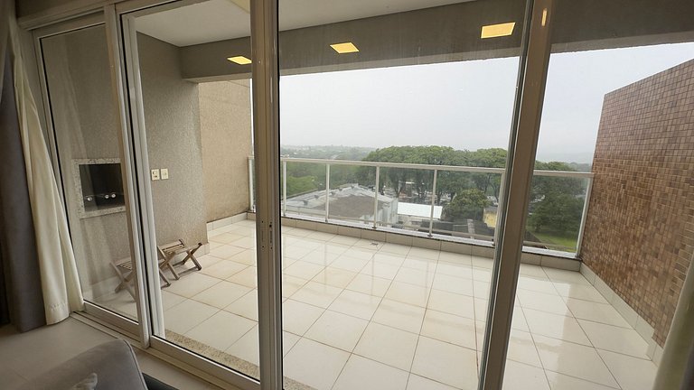 Amplo apartamento central com linda vista de Foz