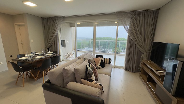 Amplo apartamento central com linda vista de Foz