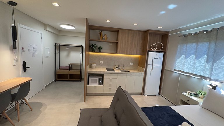 Estúdio completo e bem localizado em Foz