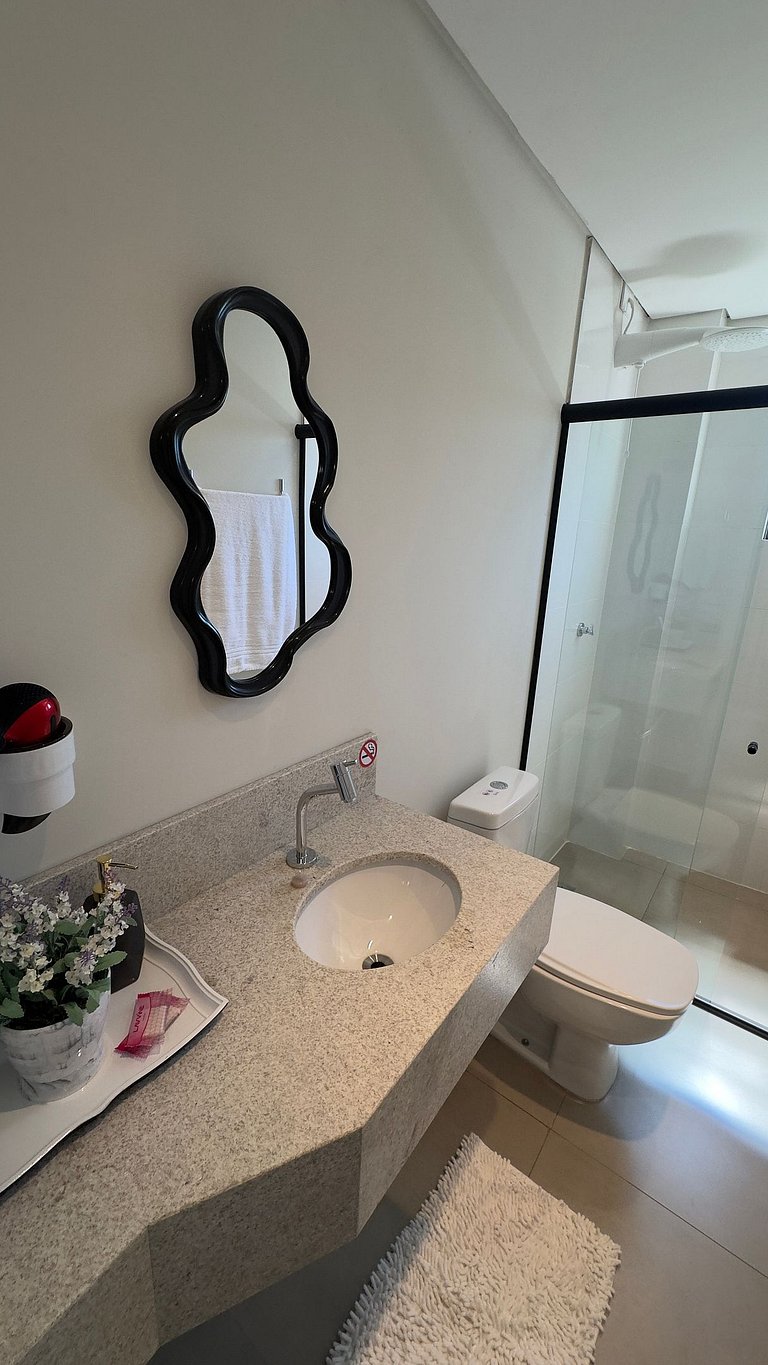 Estúdio completo e bem localizado em Foz