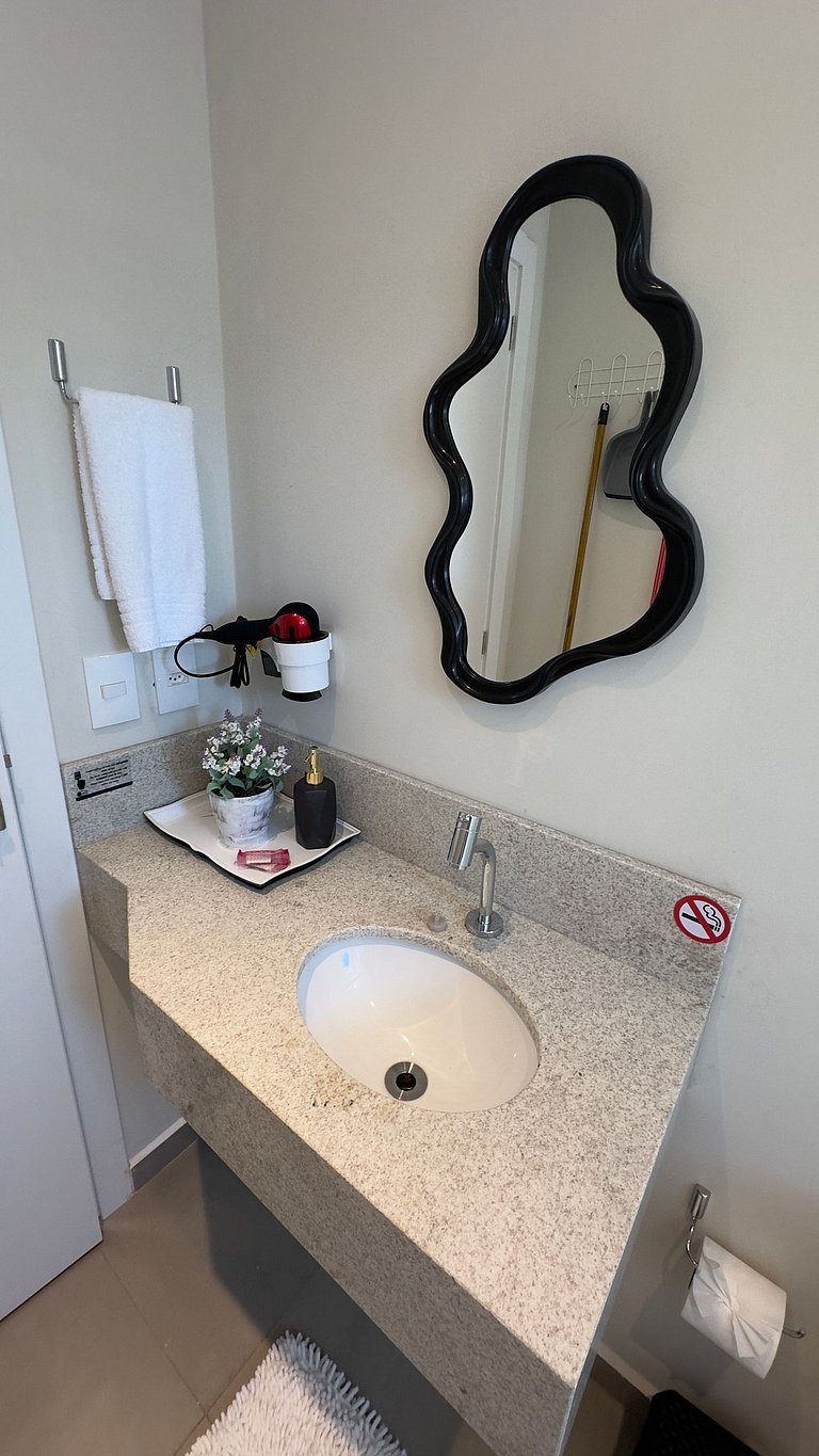 Estúdio completo e bem localizado em Foz